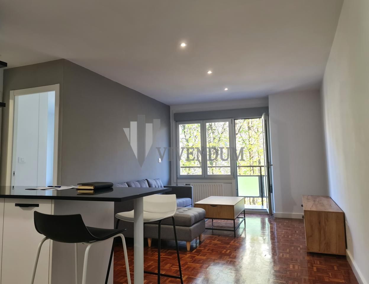 Living room of Apartment for sale in Vigo   with Heating, Parquet flooring and Storage room