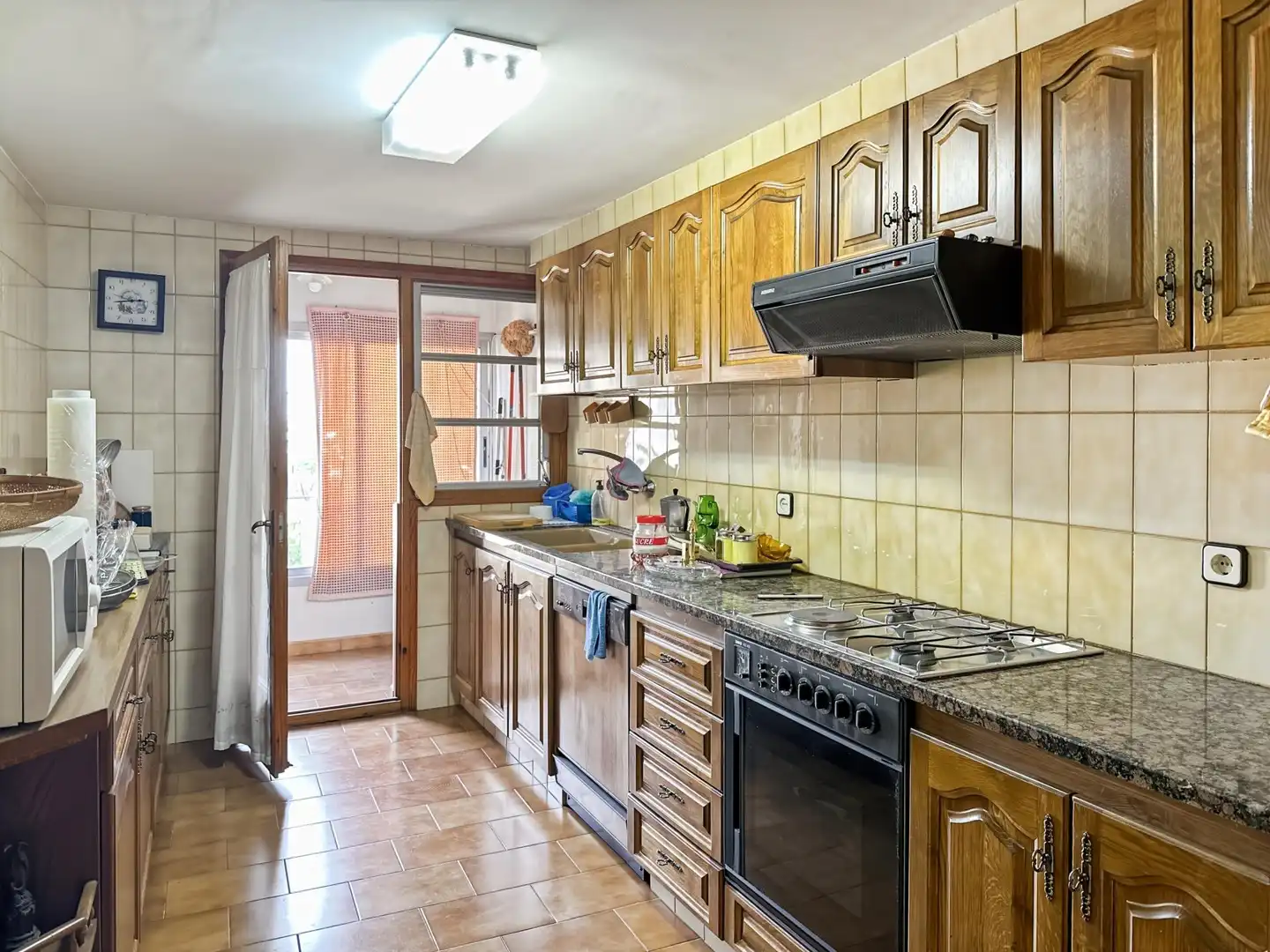 Küche von Einfamilien-Reihenhaus zum Verkauf in Berga mit Heizung und Balkon
