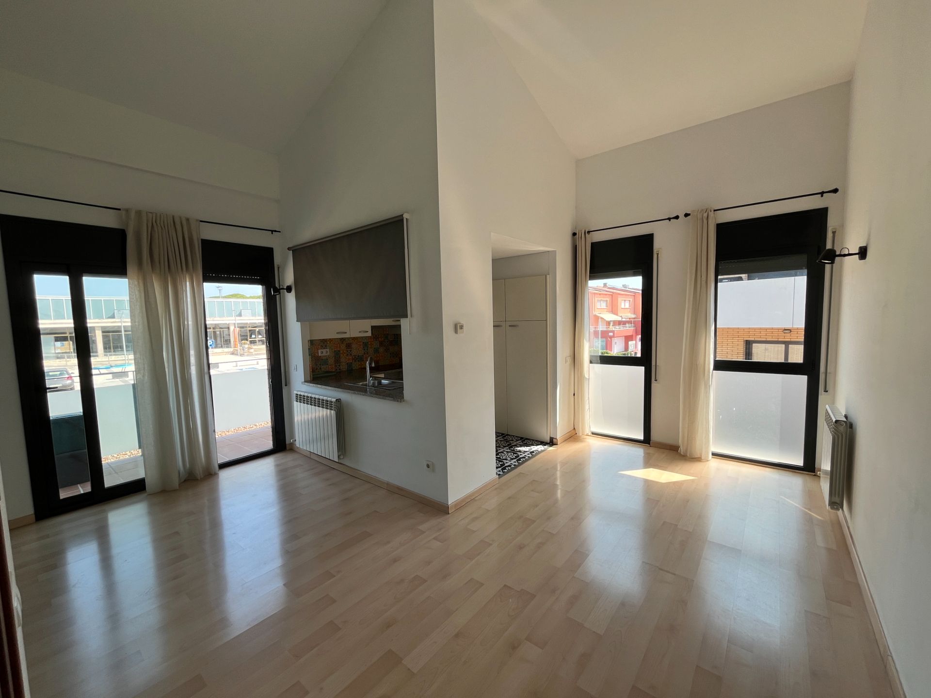 Sala de estar de Dúplex de alquiler en Riudellots de la Selva con Calefacción, Parquet y Terraza