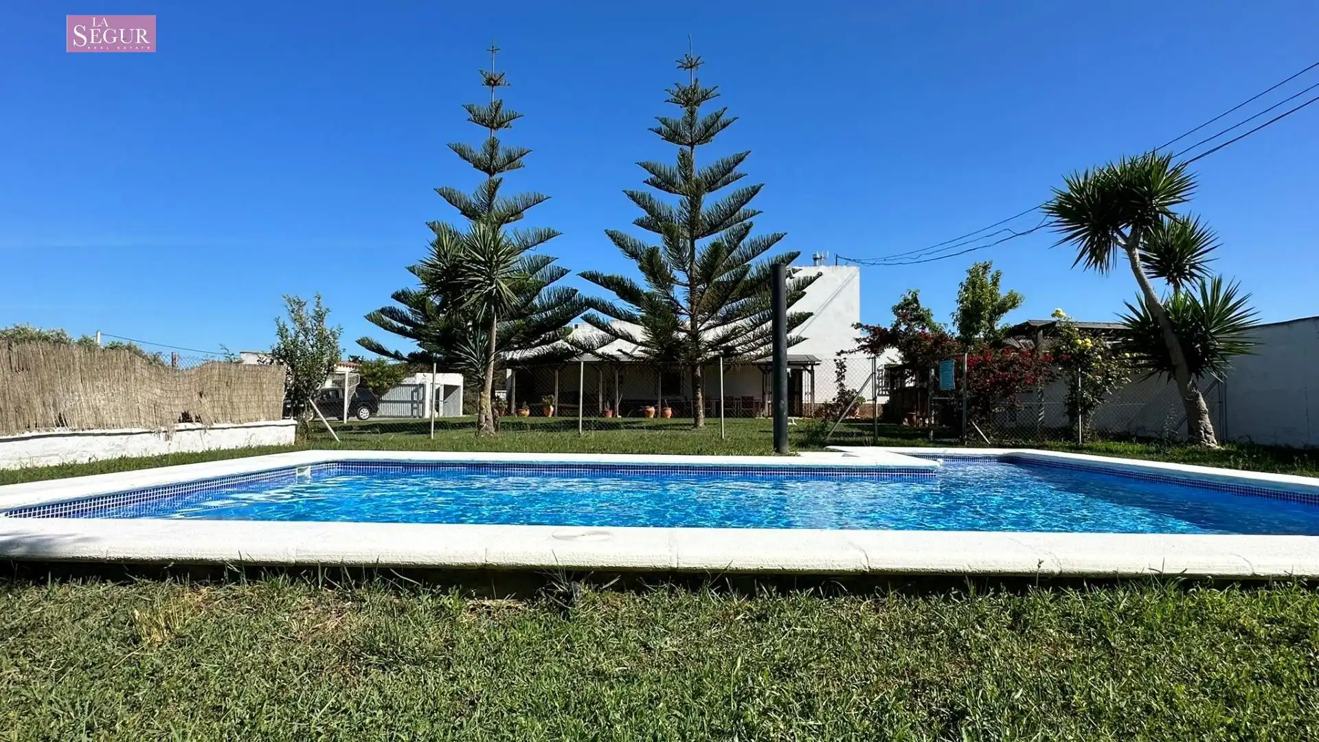 Piscina de Casa o chalet en venta en Conil de la Frontera con Aire acondicionado, Jardín privado y Terraza