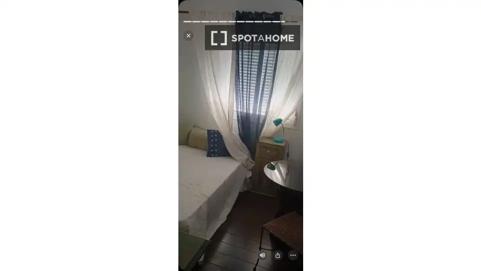 Bedroom of Flat for rent in Sevilla  with Air Conditioner, Heating and Furnished