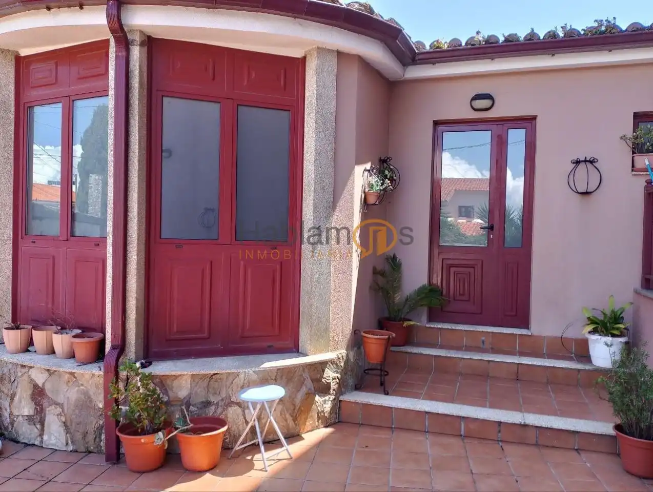 Vista exterior de Casa o xalet en venda en Vilagarcía de Arousa amb Calefacció, Jardí privat i Terrassa