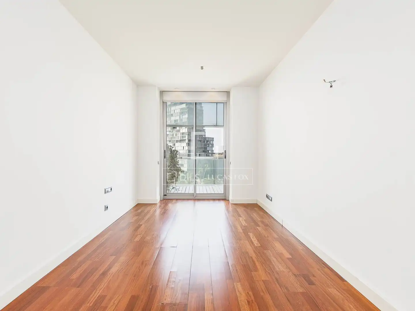 Vista exterior de Piso en venta en Barcelona con Aire acondicionado, Calefacción y Jardín privado