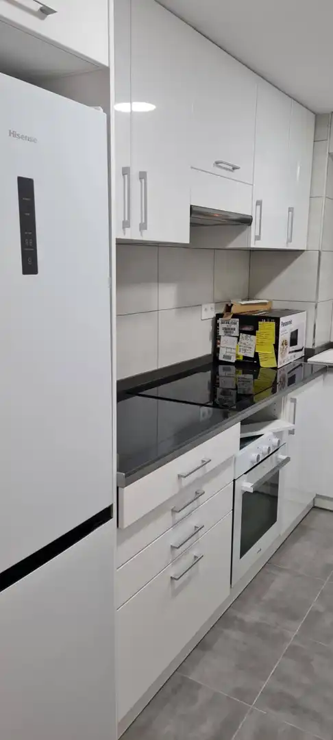 Cuina de Pis de lloguer en Valencia amb Aire condicionat, Calefacció i Moblat