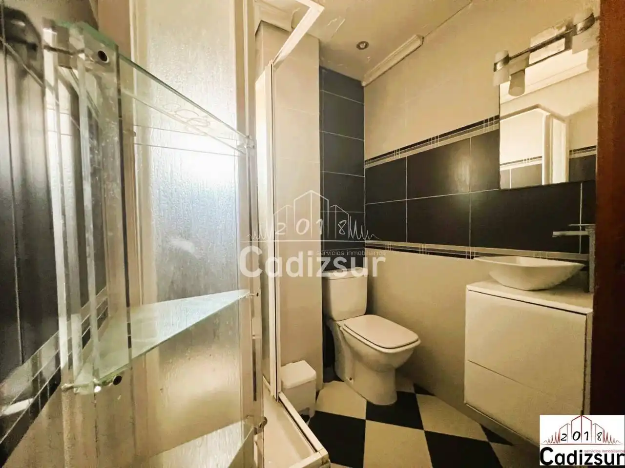 Baño de Piso en venta en Cádiz con Terraza