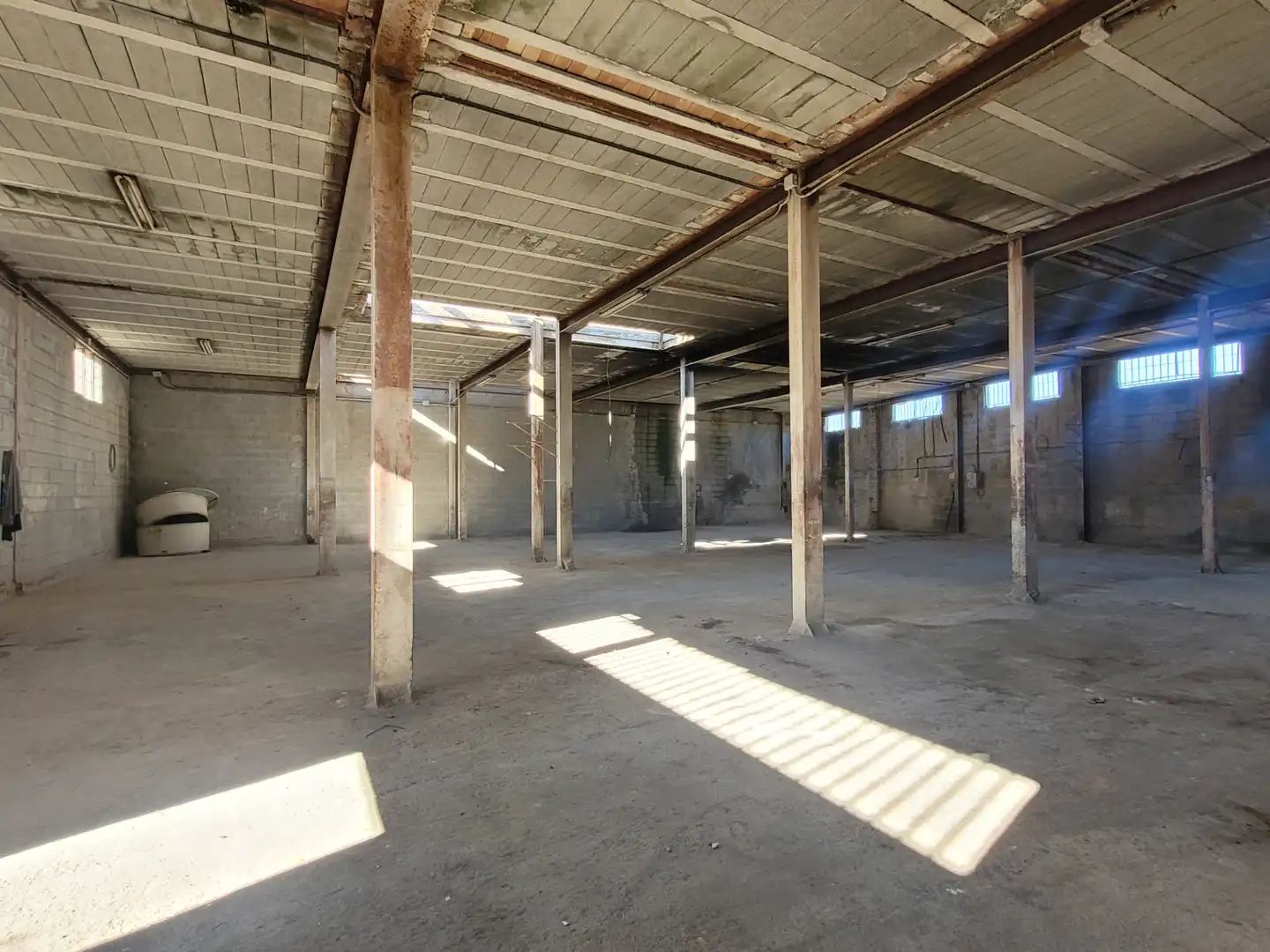 Nave industrial en venta en Maracena