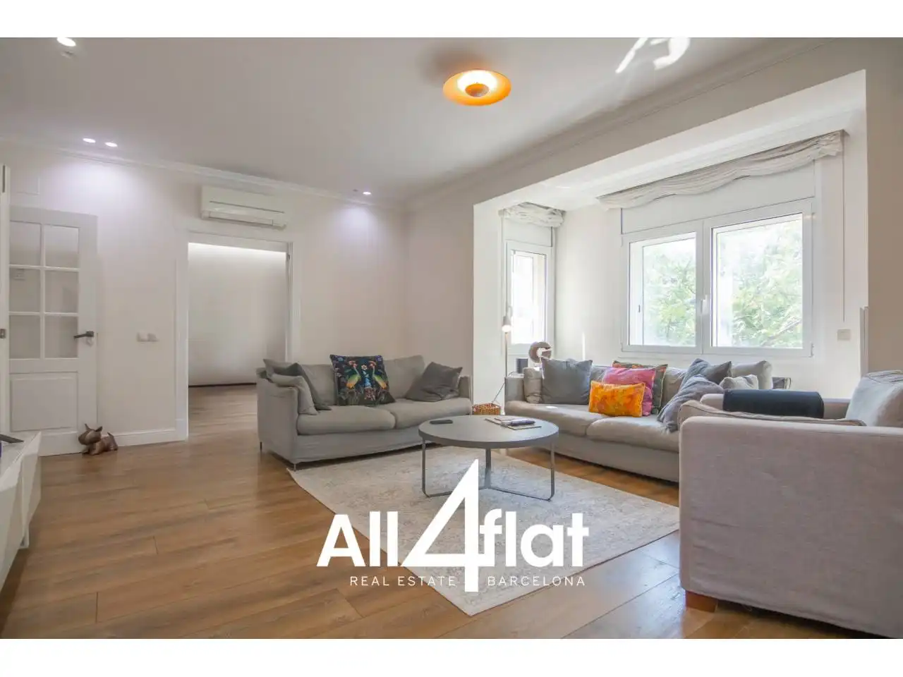 Living room of Flat for sale in Barcelona  with Air Conditioner, Heating and Parquet flooring