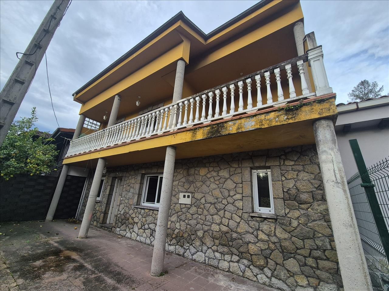 Exterior view of Single-family semi-detached for sale in Oviedo   with Storage room
