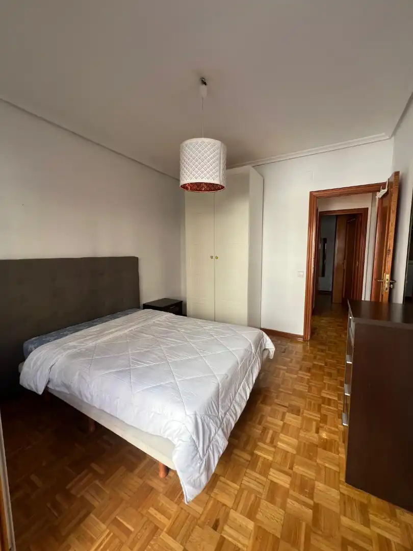 Bedroom of Flat for rent in Madrid  with Air Conditioner, Heating and Parquet flooring