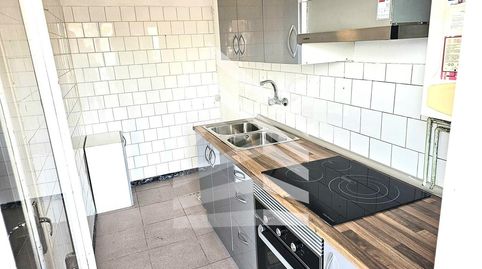 Photo 5 of Flat for sale in De Guillem Catà, Poble Nou, Manresa