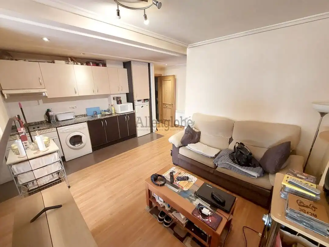 Sala d'estar de Pis en venda en Oviedo  amb Calefacció