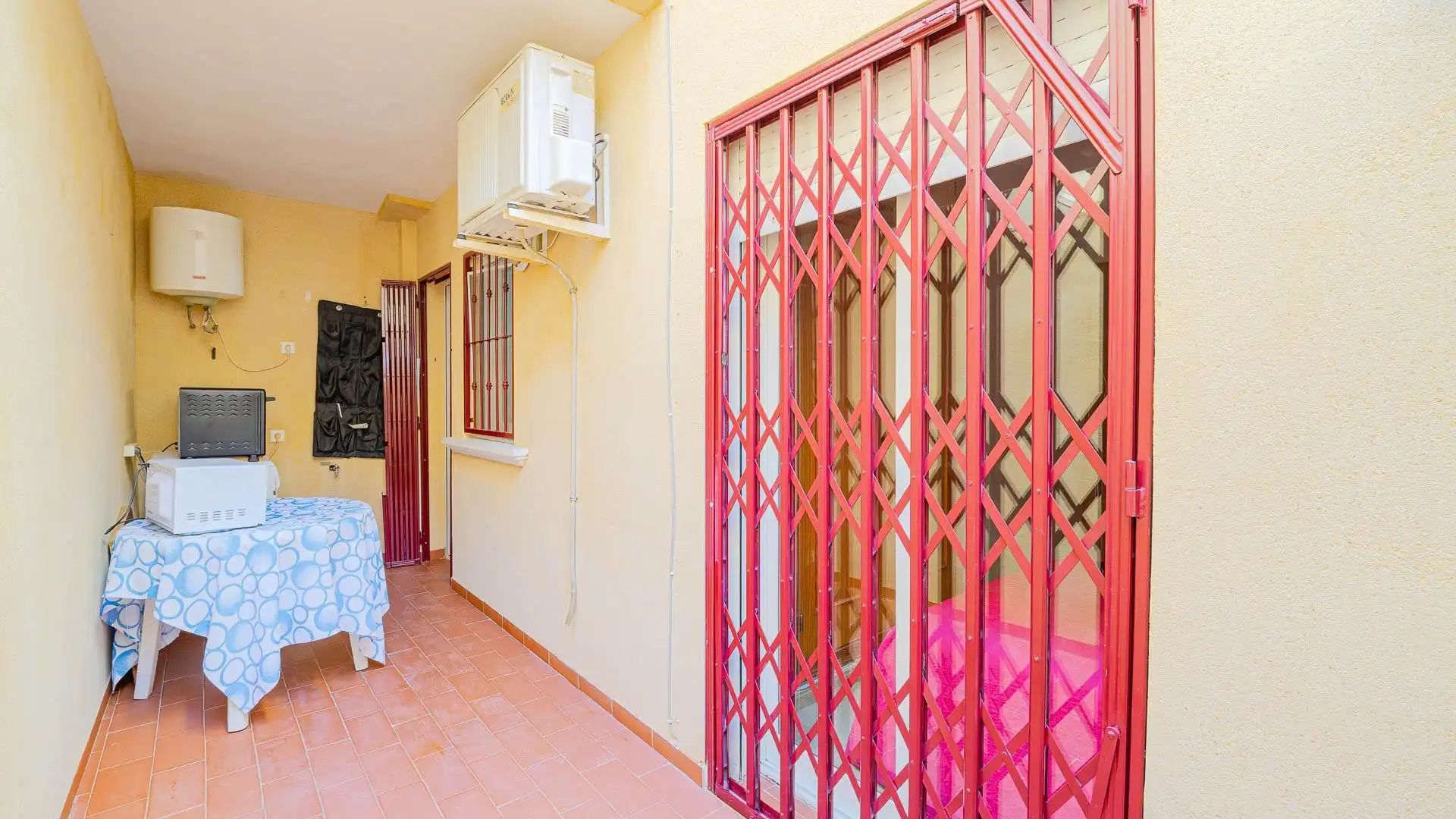 Terrassa de Casa o xalet en venda en Orihuela amb Jardí privat, Moblat i Piscina comunitària