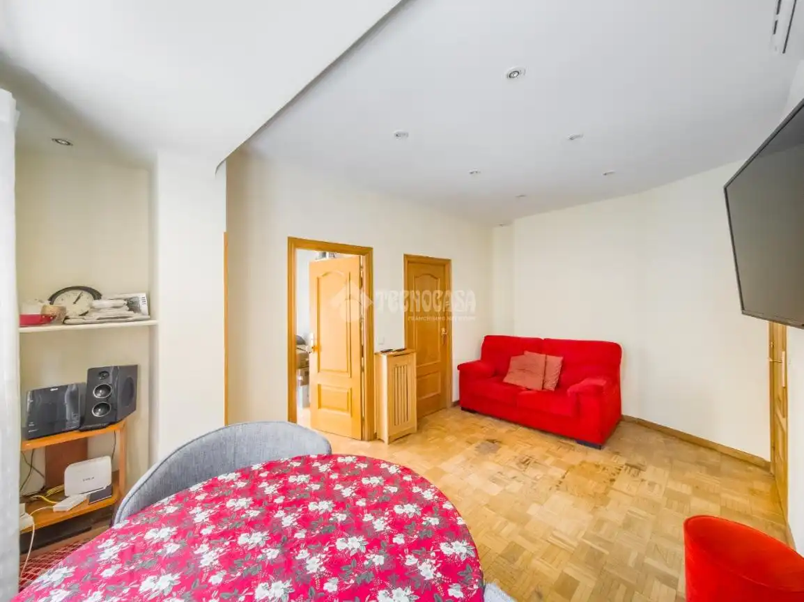Piso en venta en Madrid con Calefacción y Parquet