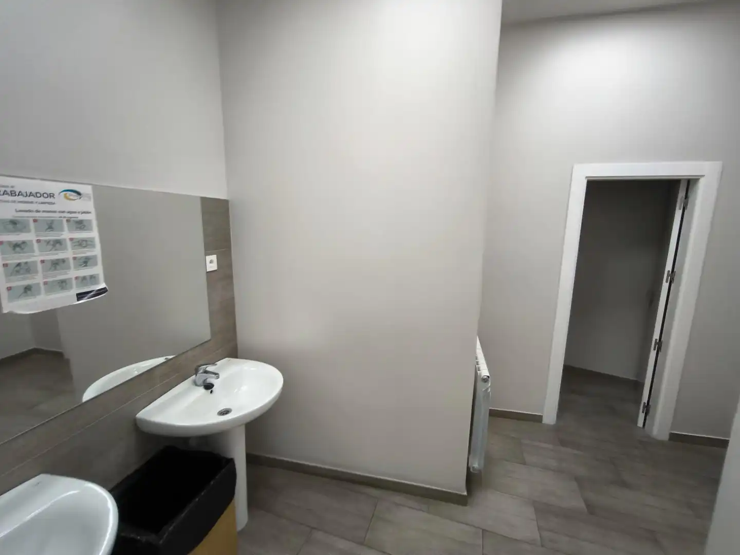 Baño de Oficina de alquiler en San Andrés del Rabanedo con Calefacción y Terraza