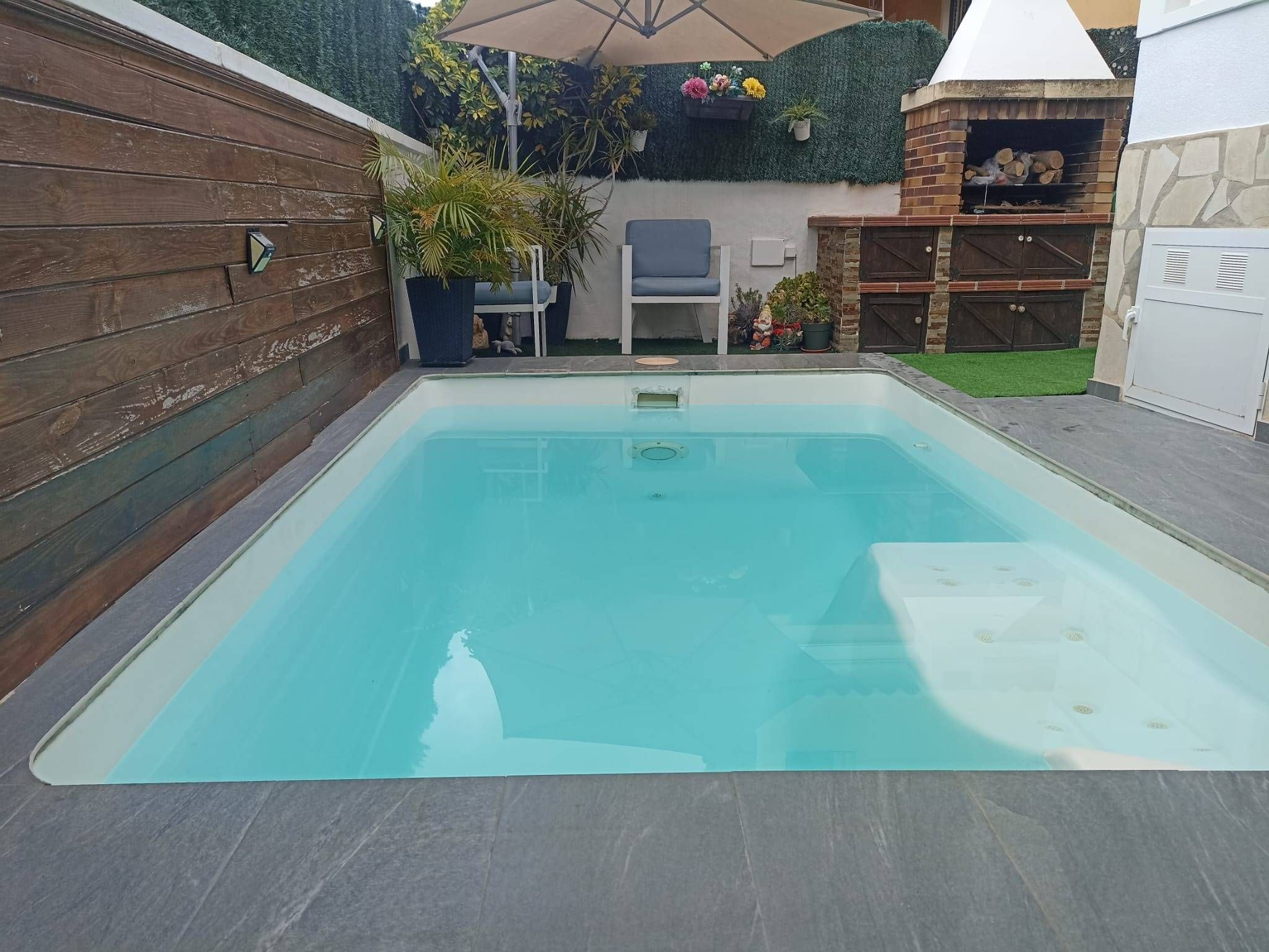 Piscina de Casa adosada en venda en Elche / Elx amb Aire condicionat, Jardí privat i Terrassa