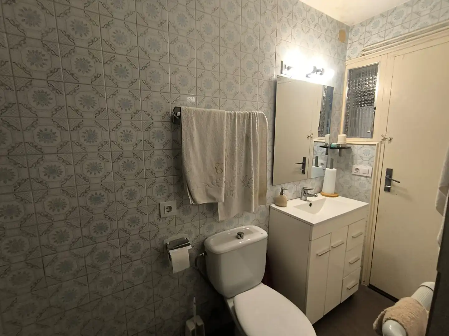 Baño de Casa o chalet en venta en L'Hospitalet de Llobregat con Calefacción, Terraza y Alarma