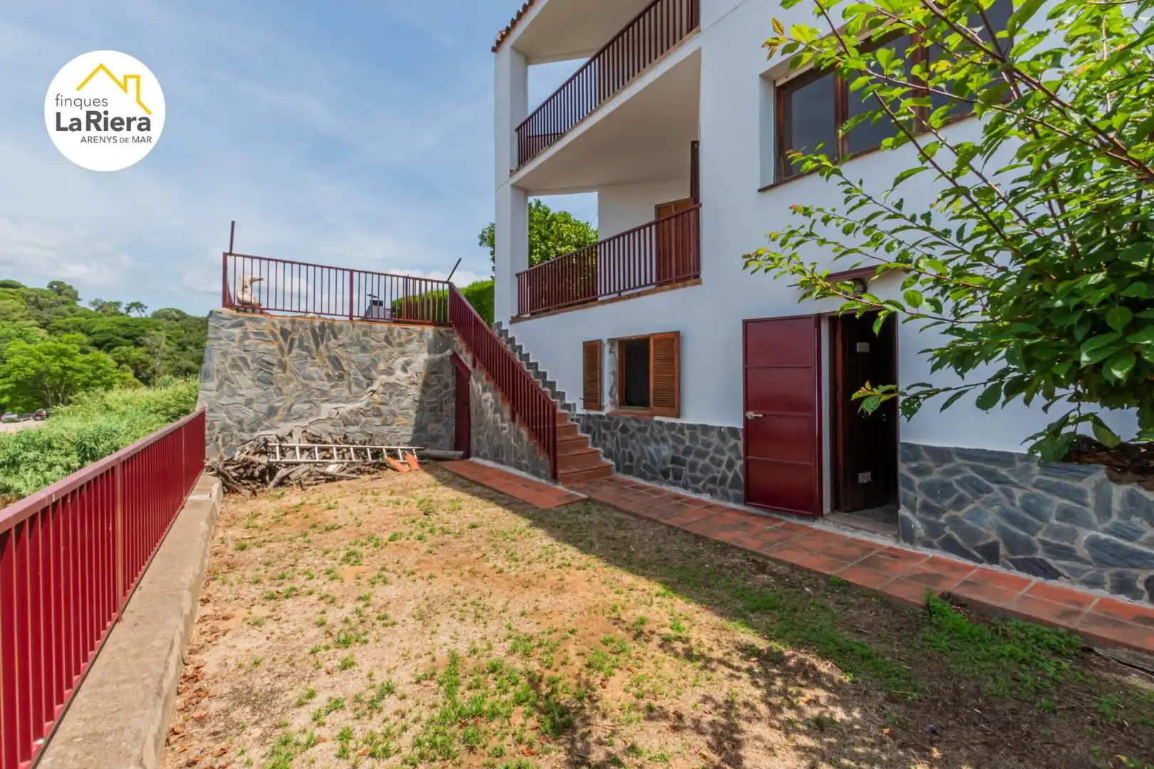 Vista exterior de Casa o xalet en venda en Arenys de Mar amb Calefacció, Jardí privat i Terrassa