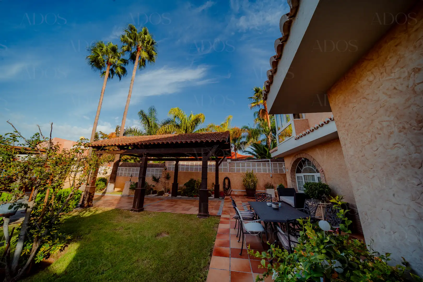 Houses for sale in Calle Fernando Casinello, Aguadulce Sur