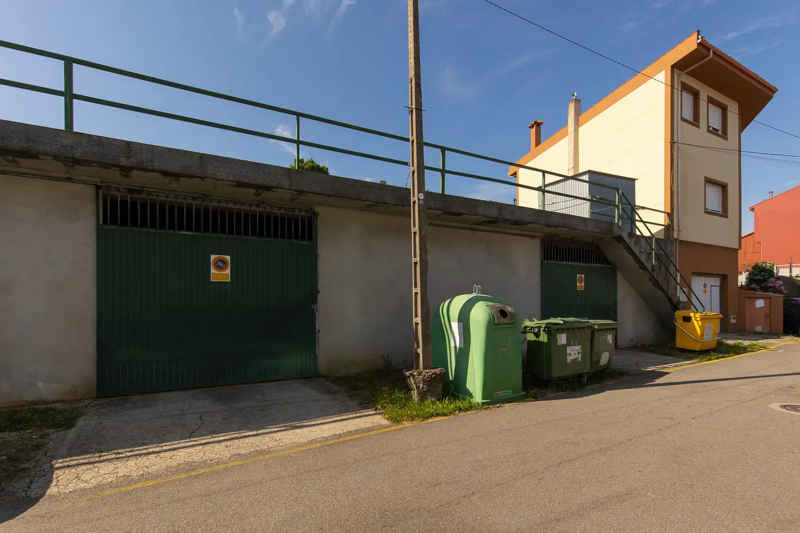 Aparcament de Casa o xalet en venda en A Pobra do Caramiñal amb Calefacció, Jardí privat i Parquet