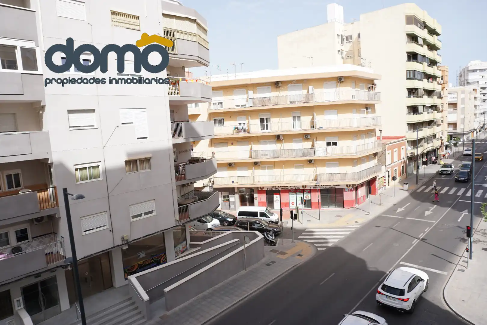 Vista exterior de Piso en venta en Almería con Amueblado y Balcón