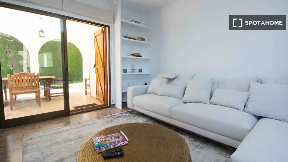 Sala de estar de Piso de alquiler en La Pobla de Vallbona con Aire acondicionado, Calefacción y Amueblado