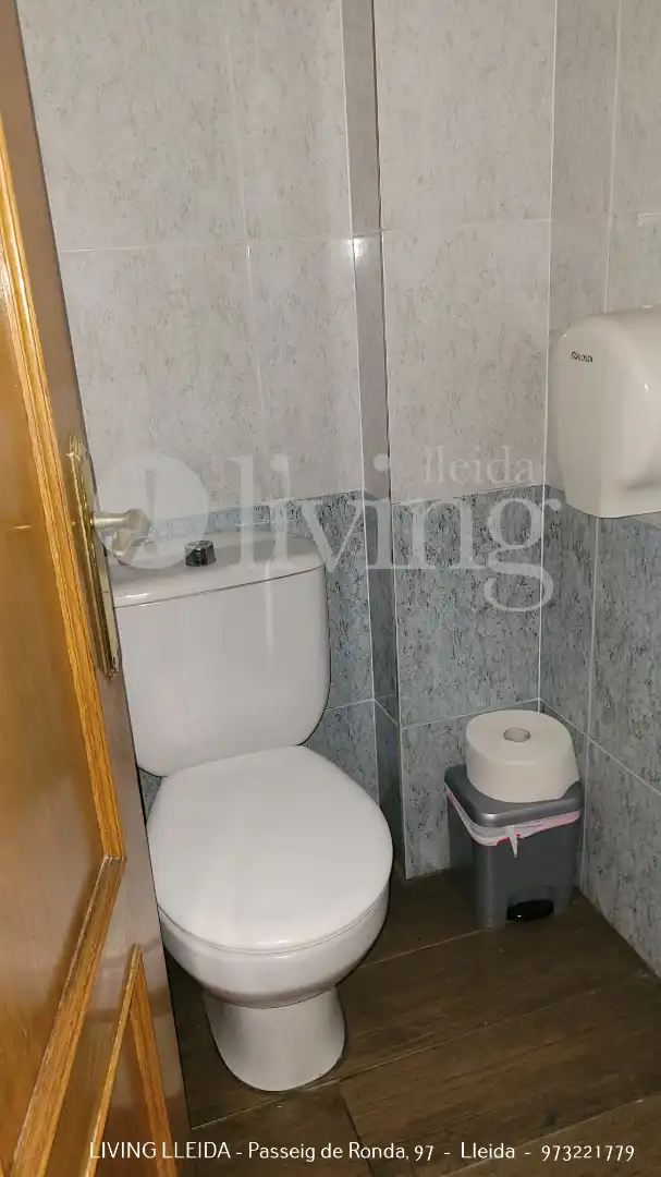 Bany de Local en venda en Cubelles amb Aire condicionat, Calefacció i Terrassa