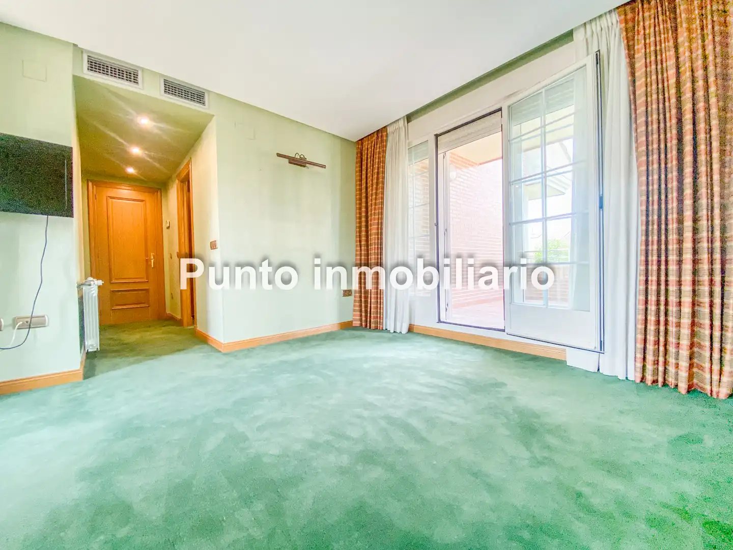 Casa adosada de alquiler en Valladolid con Aire acondicionado, Calefacción y Jardín privado
