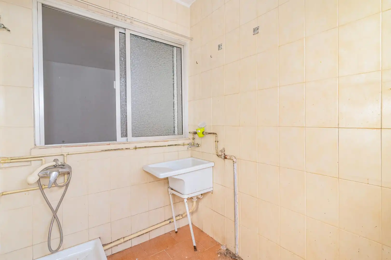 Badezimmer von Dachboden zum Verkauf in Granada mit Klimaanlage und Terrasse