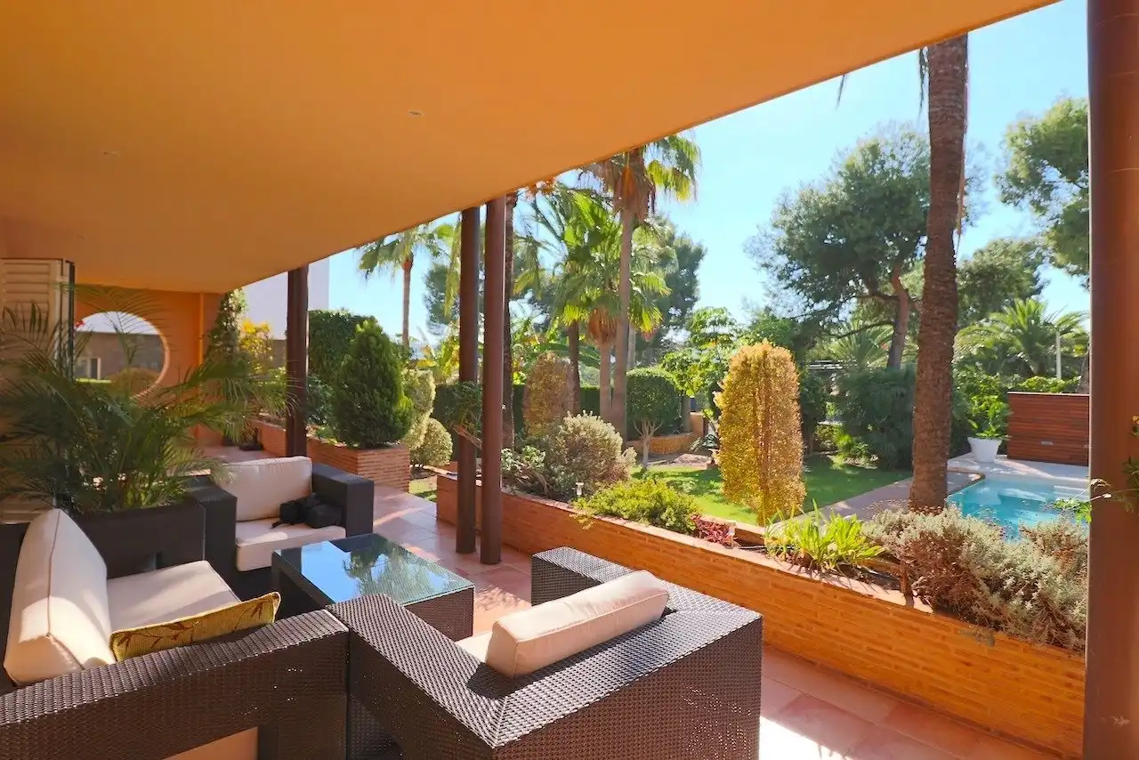 Casa amb piscina en venda a Urbanizaciones, imagen 3