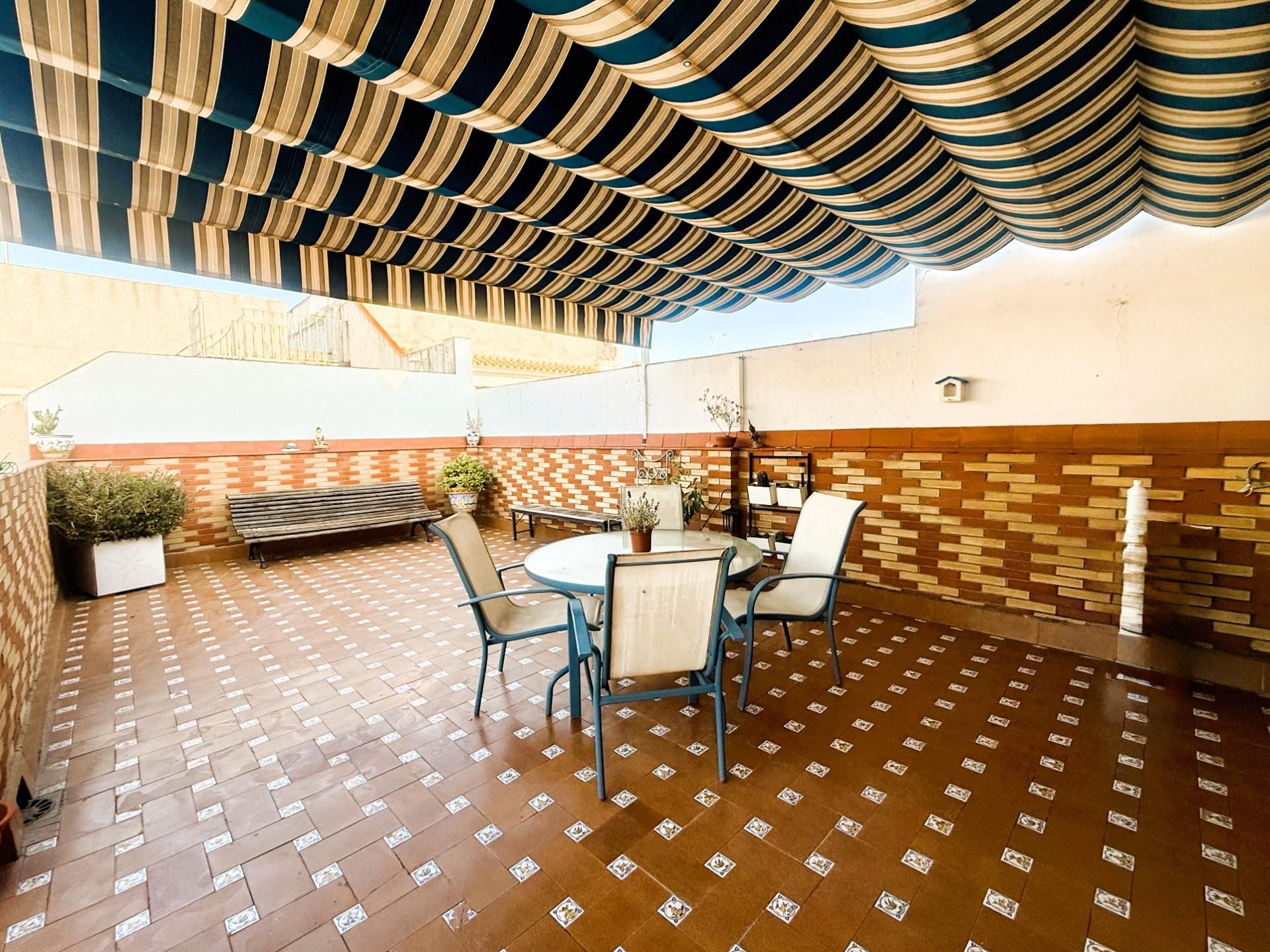 Terrace of House or chalet for sale in La Rinconada  with Air Conditioner and Terrace