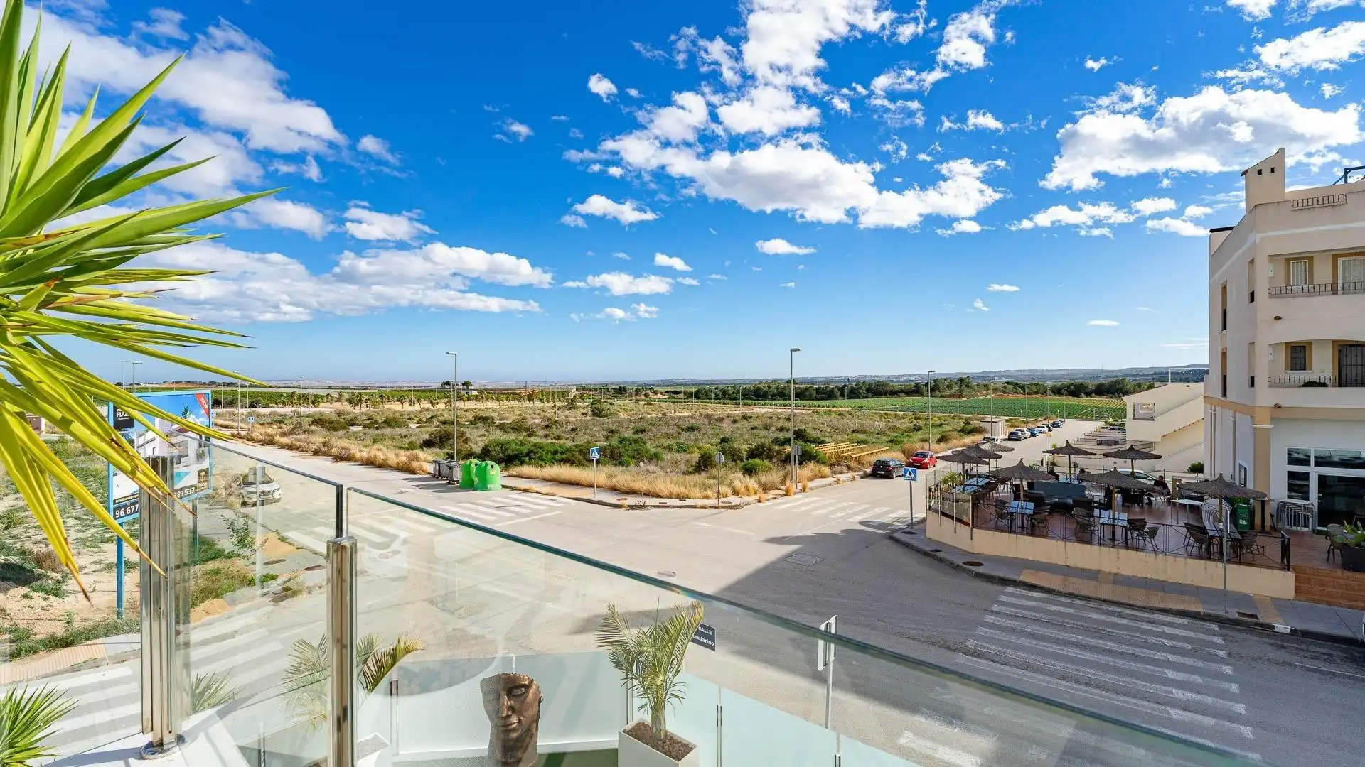 Vista exterior de Casa o xalet en venda en Orihuela amb Aire condicionat, Jardí privat i Terrassa