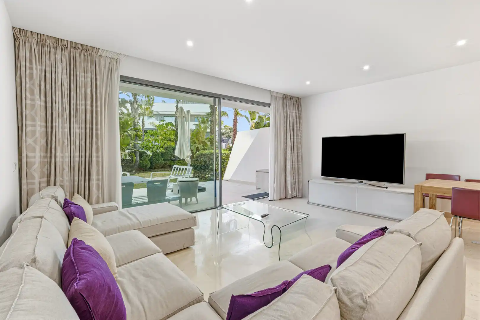Sala de estar de Casa adosada en venta en Mijas con Aire acondicionado, Jardín privado y Terraza