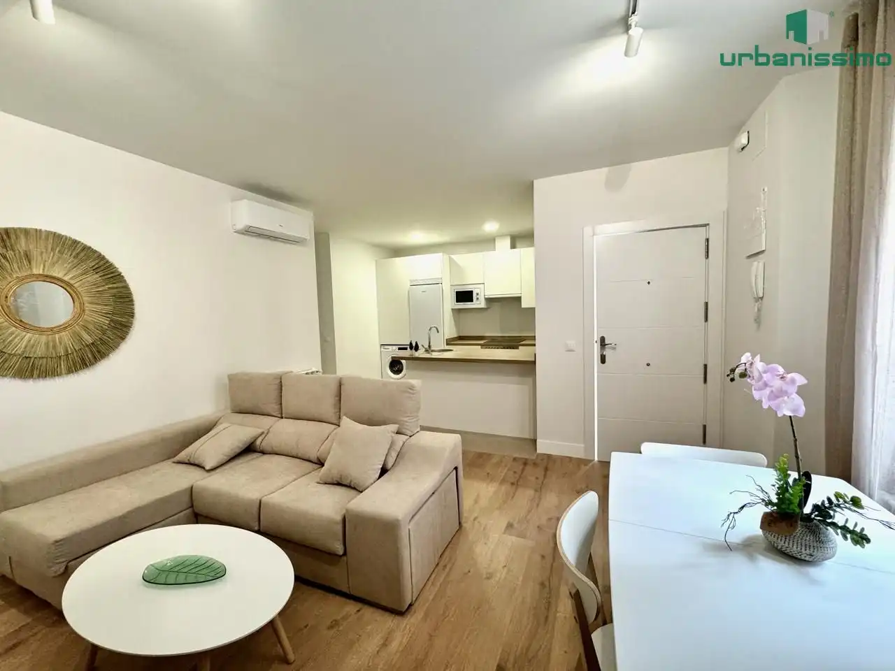 Sala d'estar de Apartament de lloguer en Madrid amb Aire condicionat, Calefacció i Moblat