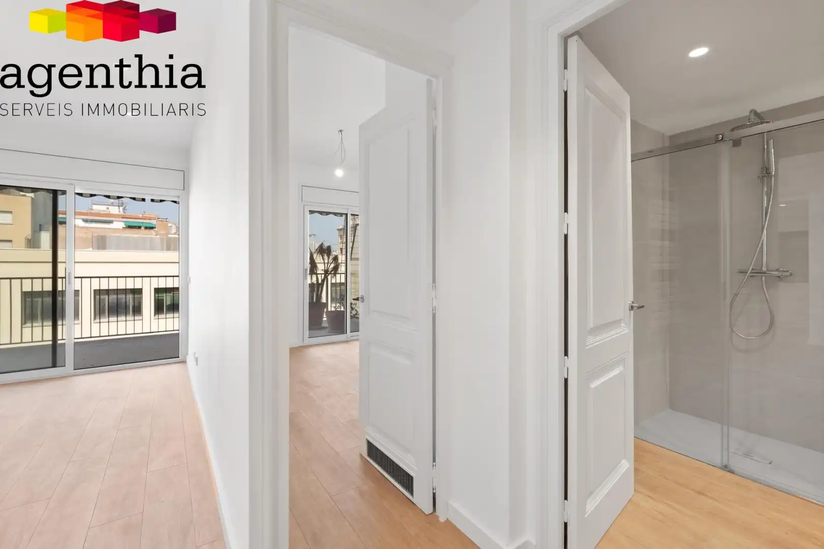 Bedroom of Flat for sale in Girona  with Air Conditioner, Heating and Terrace