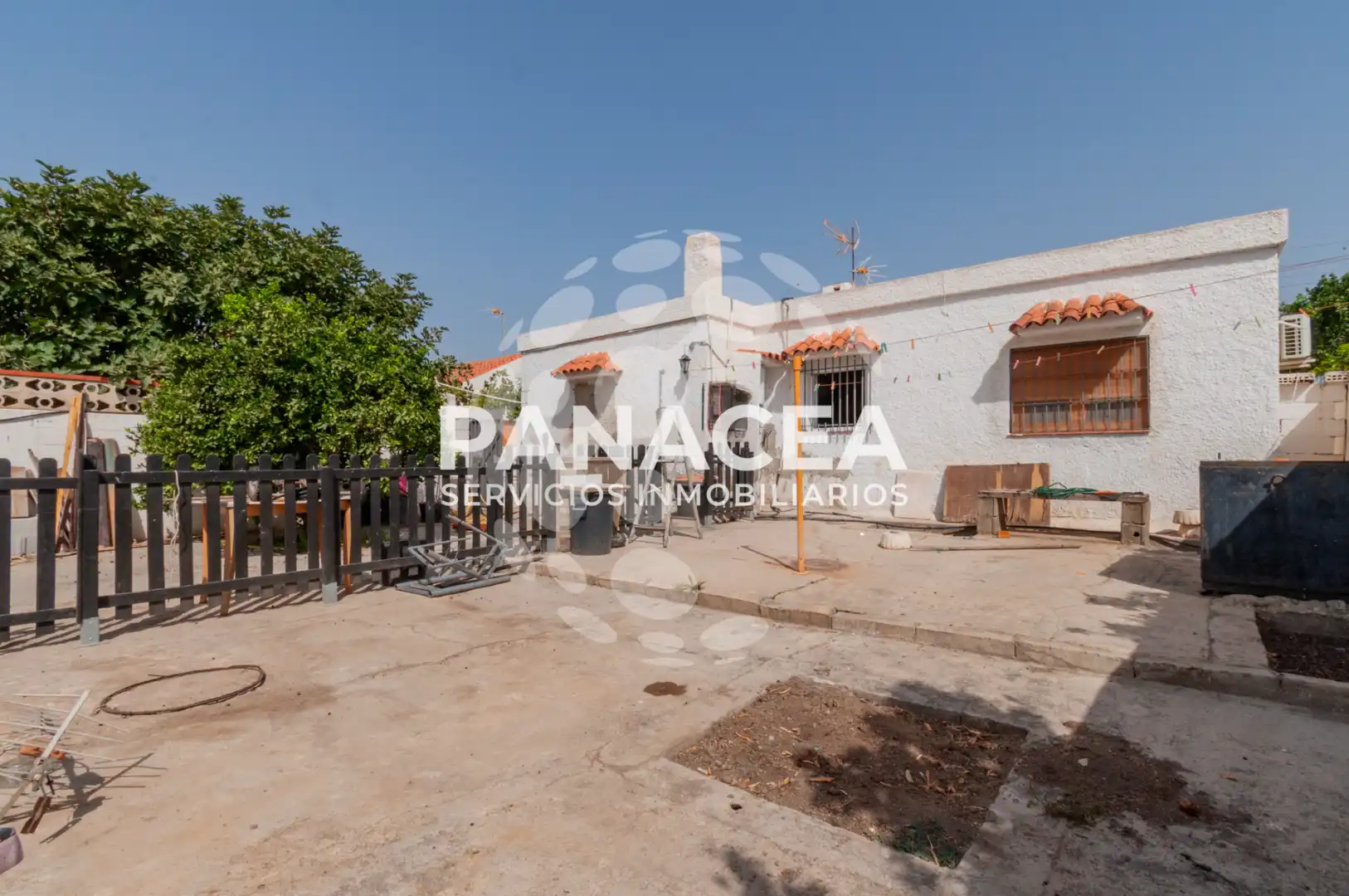 Vista exterior de Casa o xalet en venda en Pechina amb Jardí privat, Piscina i Moblat