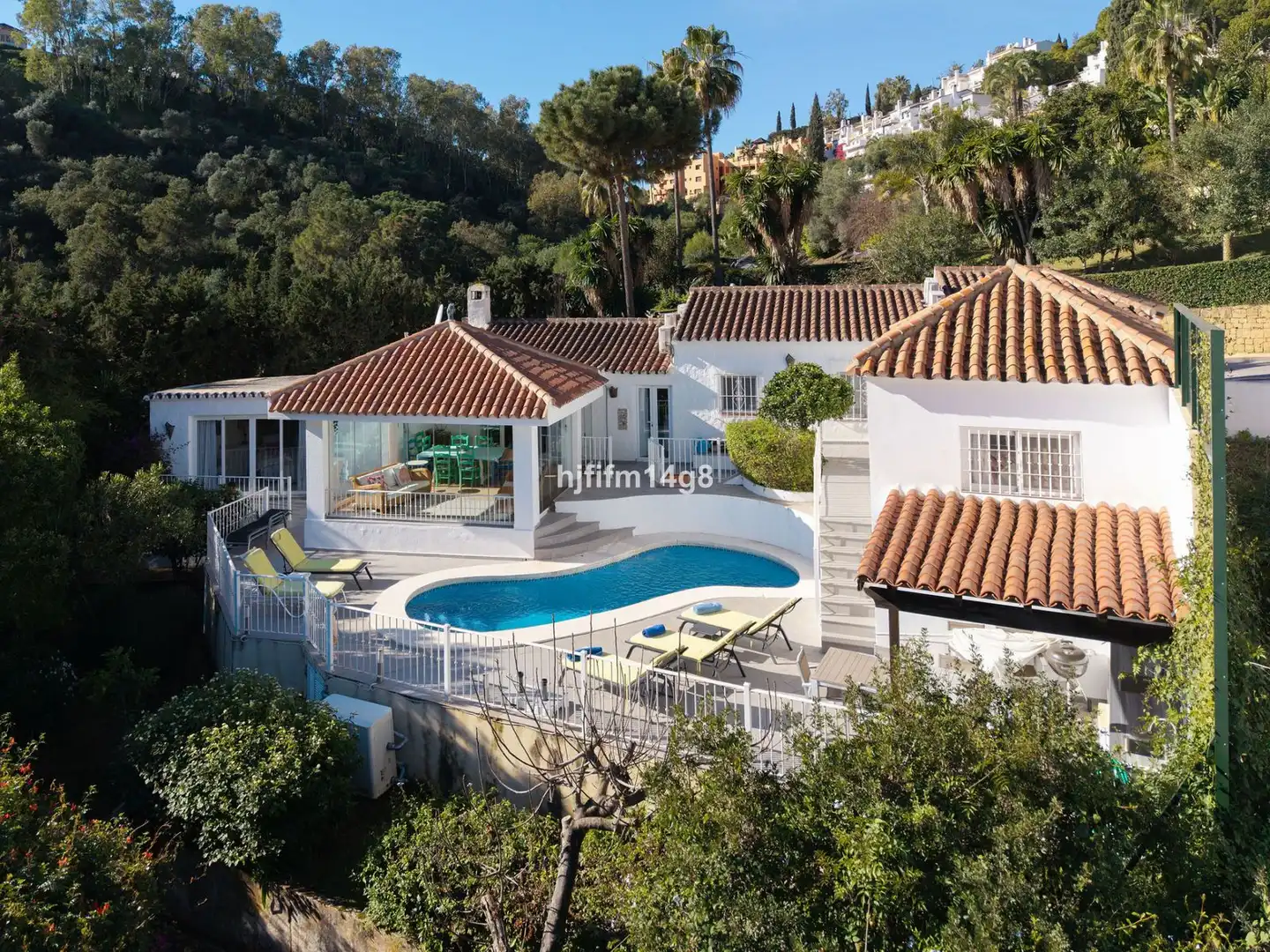 Chalet con piscina en venta en Calle las Margaritas 44