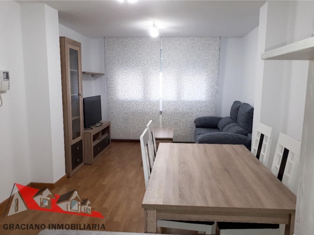 Sala d'estar de Apartament de lloguer en  Albacete Capital amb Calefacció i Moblat