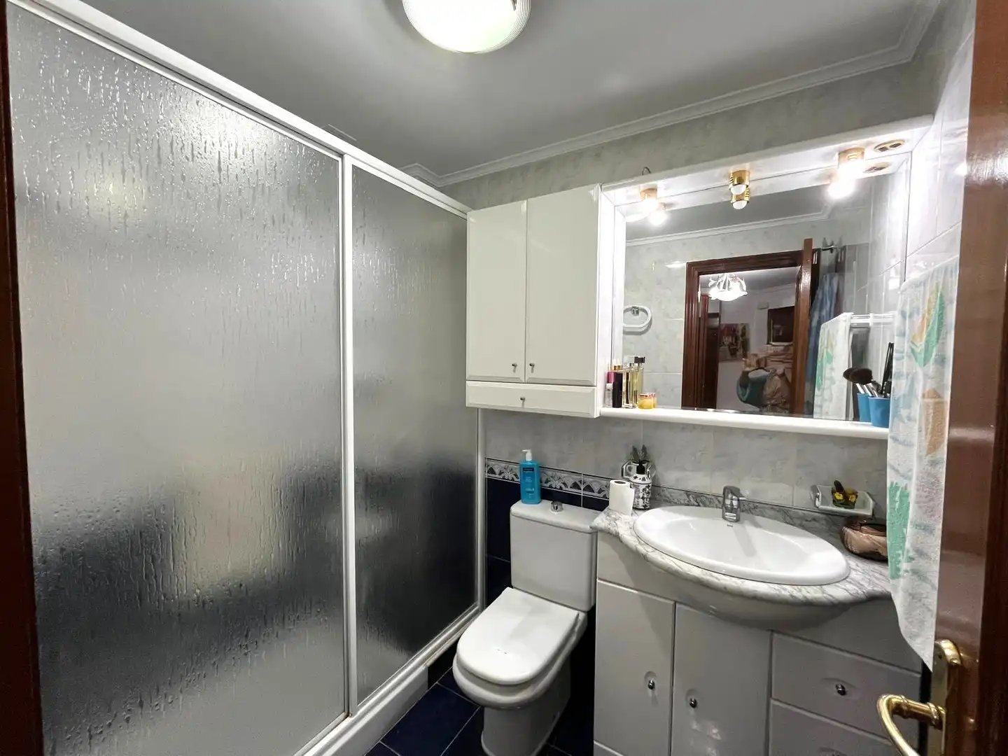 Baño de Piso en venta en Castro-Urdiales con Calefacción, Terraza y Horno