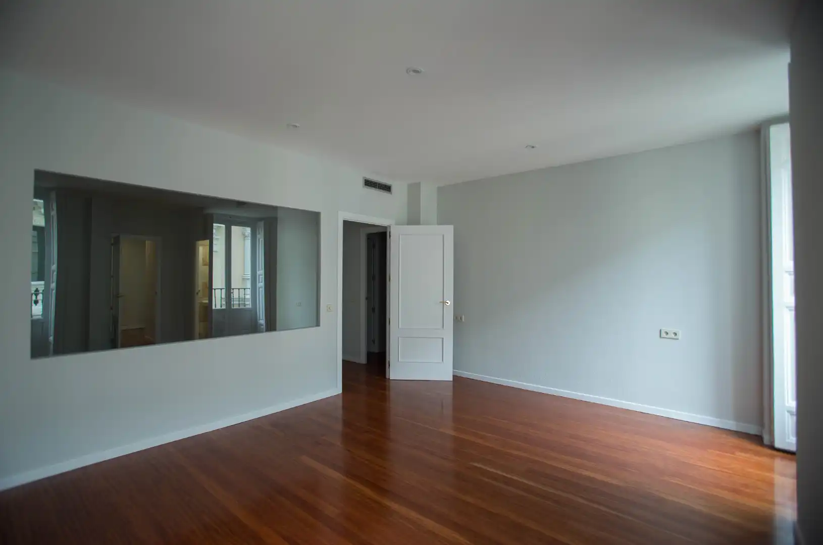 Living room of Flat for rent in Madrid  with Air Conditioner, Heating and Parquet flooring