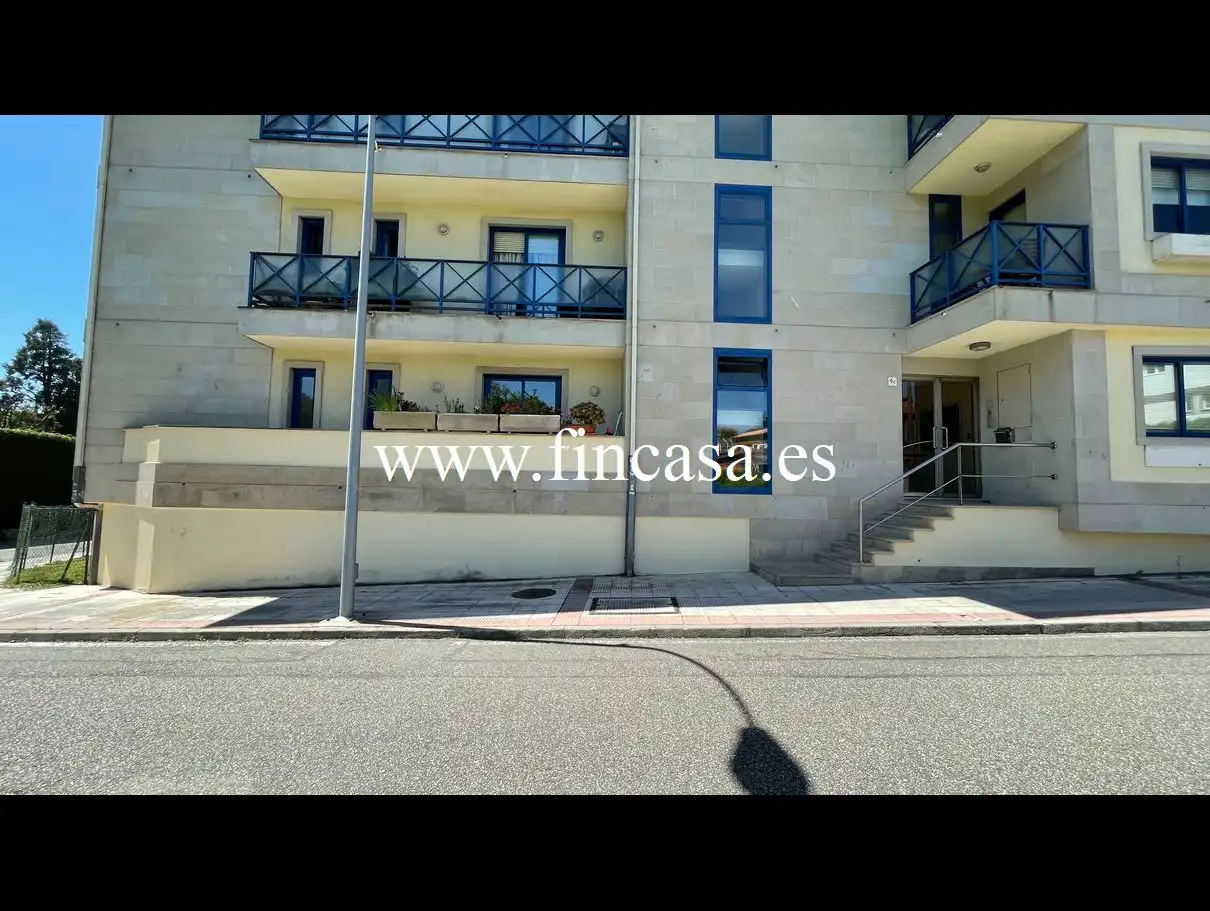 Vista exterior de Piso en venta en Nigrán con Calefacción, Jardín privado y Parquet