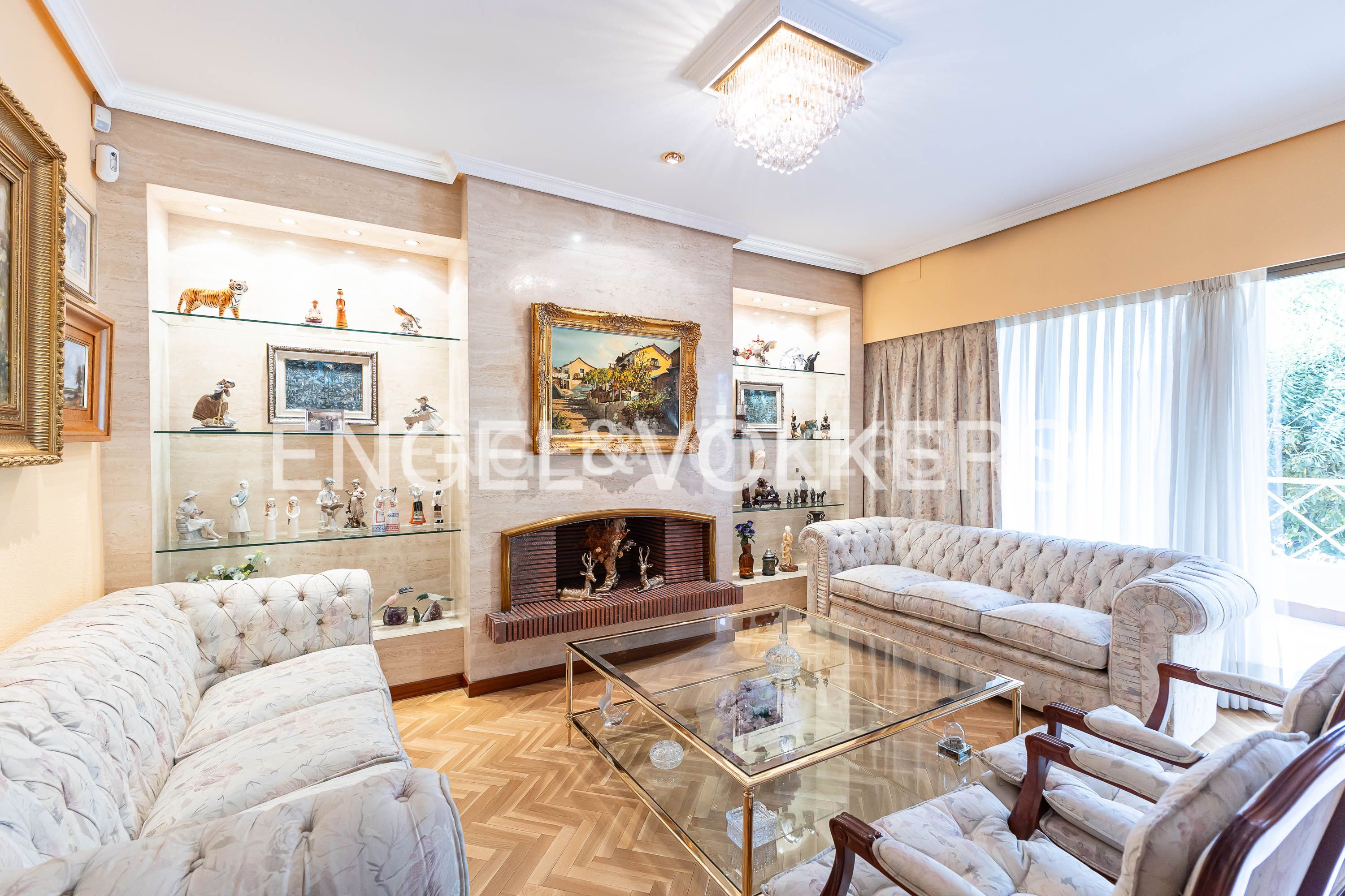Living room of House or chalet for sale in  Madrid Capital  with Air Conditioner, Heating and Parquet flooring