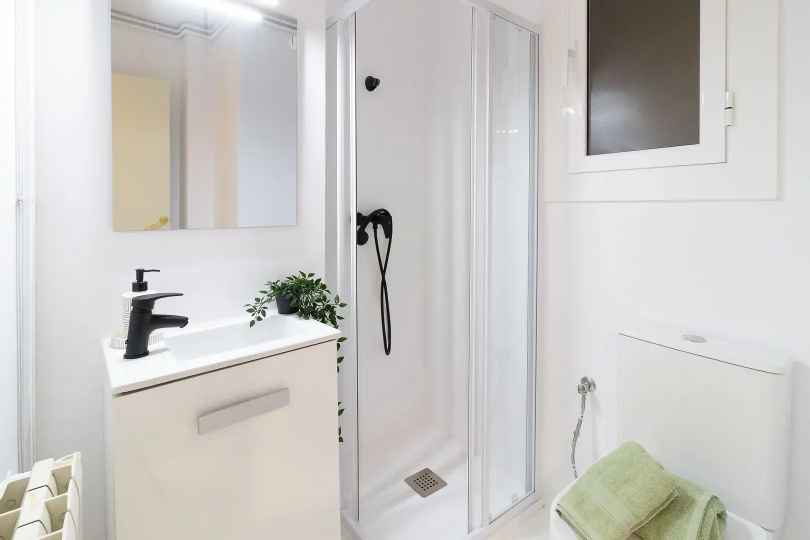 Baño de Piso en venta en Barcelona con Calefacción, Terraza y Balcón