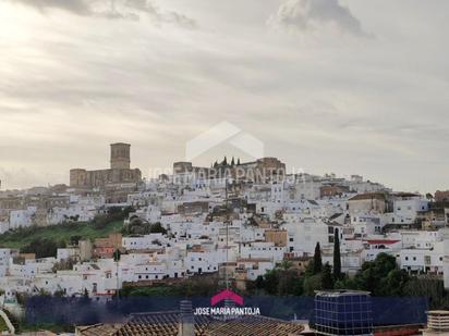 Vista exterior de Pis en venda en Arcos de la Frontera amb Calefacció i Balcó