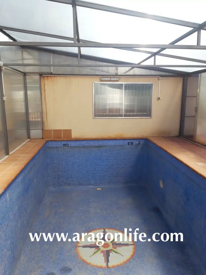 Piscina de Finca rústica en venta en Caspe con Amueblado