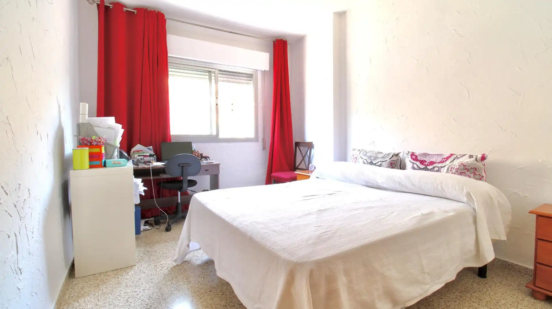 Dormitori de Pis en venda en Granada amb Balcó