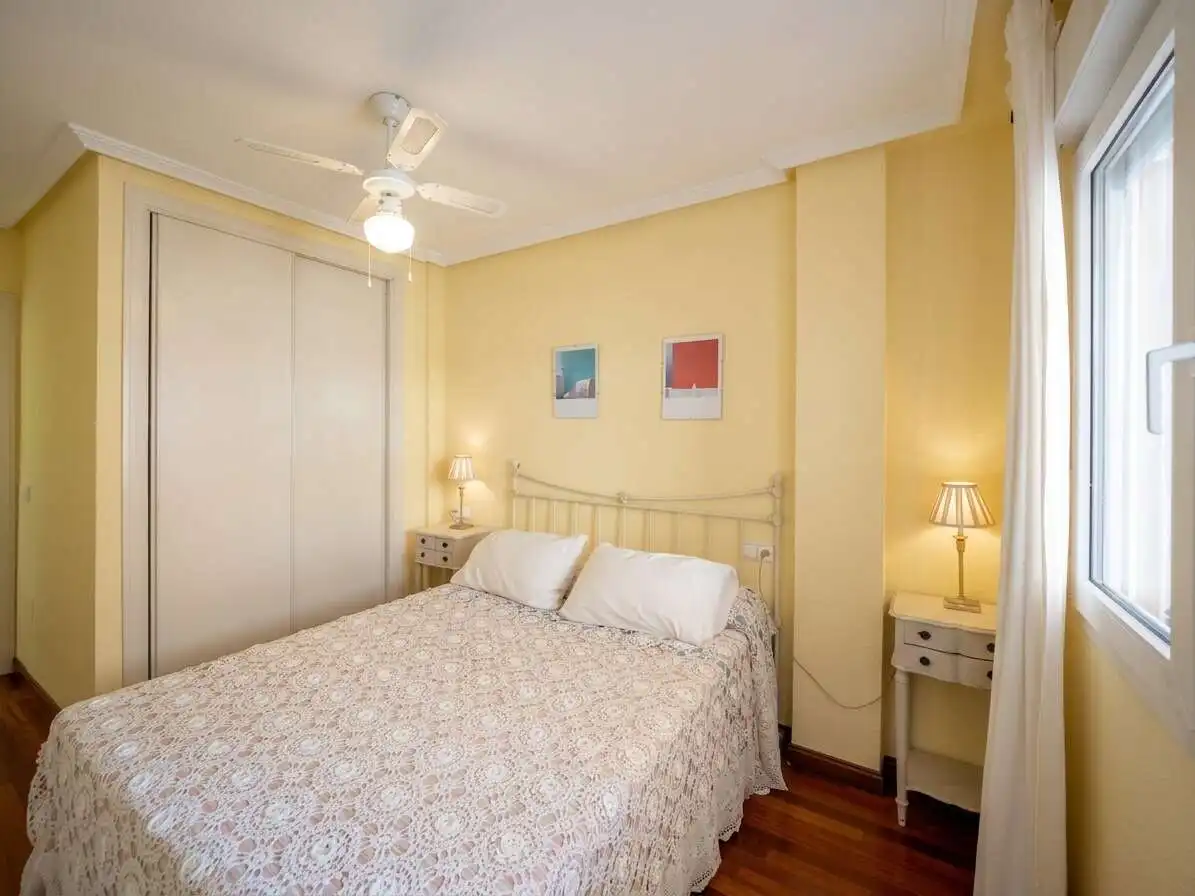 Schlafzimmer von Wohnung zur Miete in Roquetas de Mar mit Klimaanlage, Terrasse und Möbliert