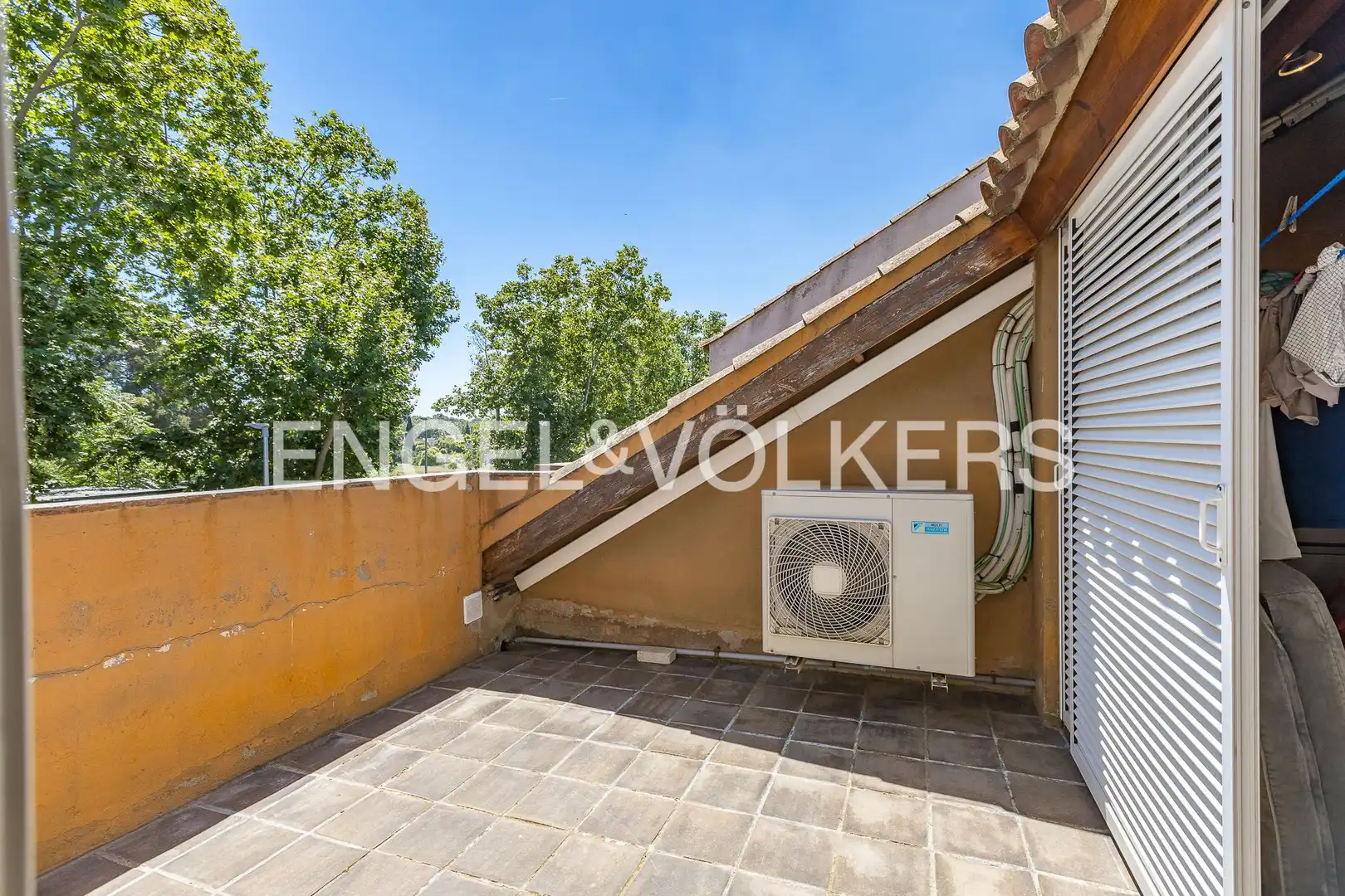 Terrassa de Casa o xalet en venda en Cerdanyola del Vallès amb Aire condicionat, Calefacció i Jardí privat