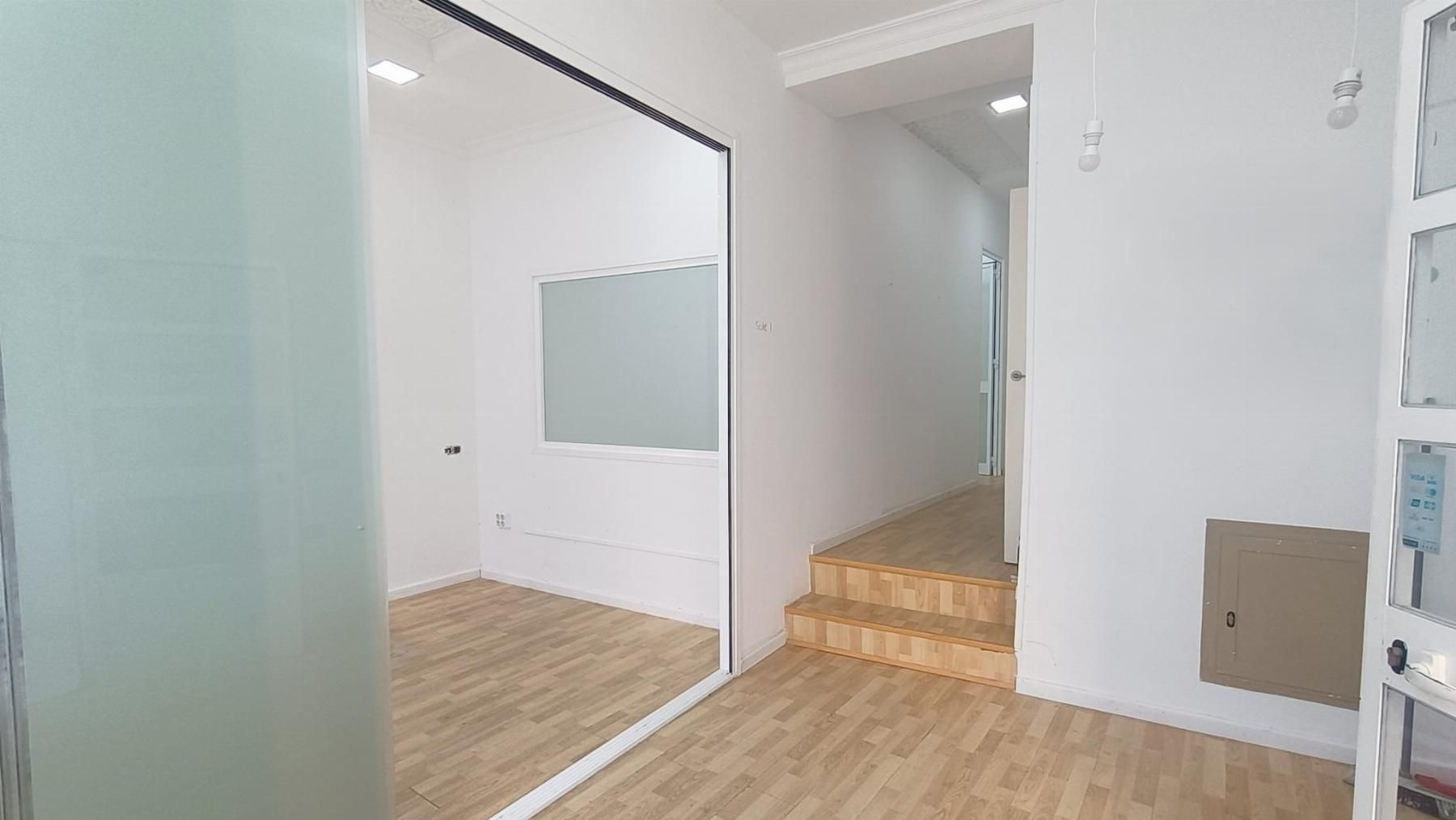 Premises for sale in San Fernando  with Air Conditioner