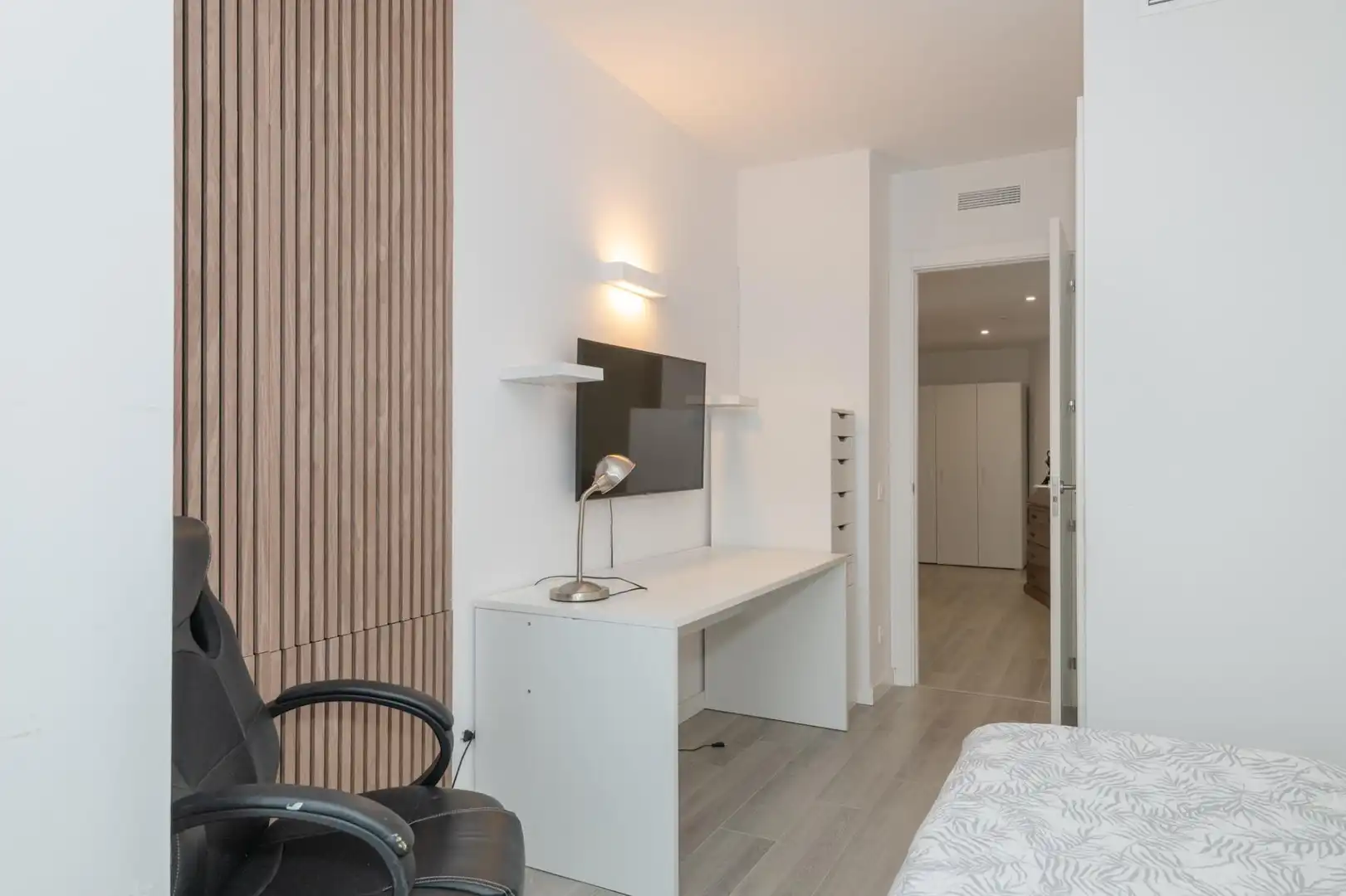 Dormitori de Apartament de lloguer en Girona amb Parquet i Piscina comunitària
