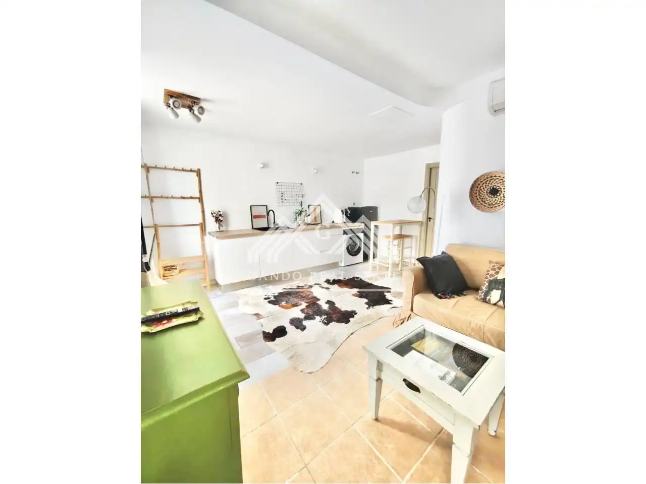 Sala d'estar de Casa adosada en venda en Dos Hermanas amb Aire condicionat